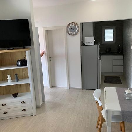 Tara'S Apartman Supetar Ngoại thất bức ảnh