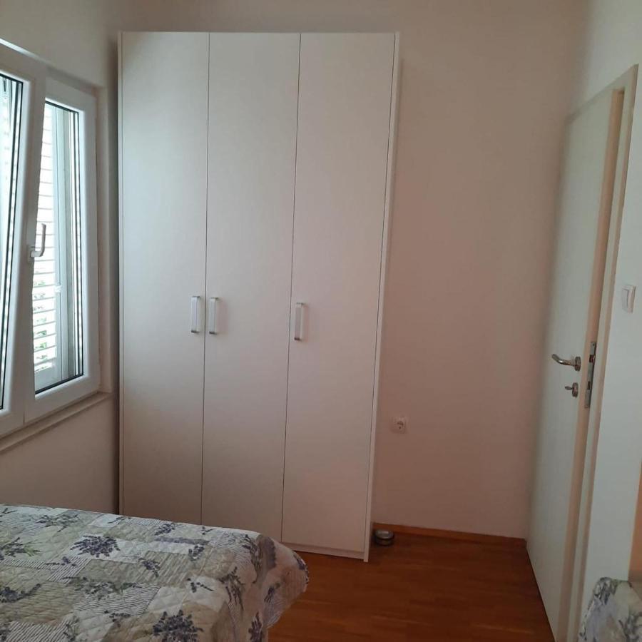 Tara'S Apartman Supetar Ngoại thất bức ảnh
