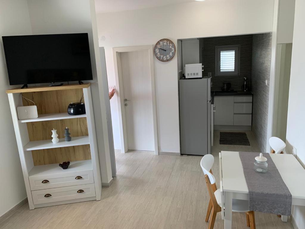 Tara'S Apartman Supetar Ngoại thất bức ảnh