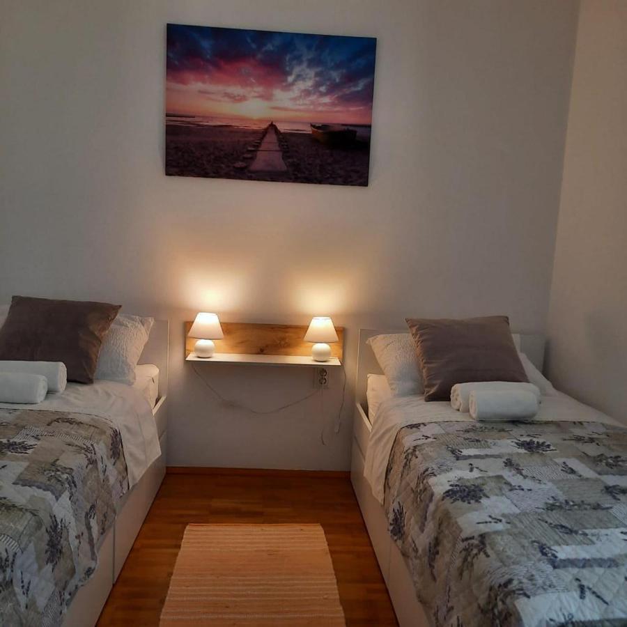 Tara'S Apartman Supetar Ngoại thất bức ảnh