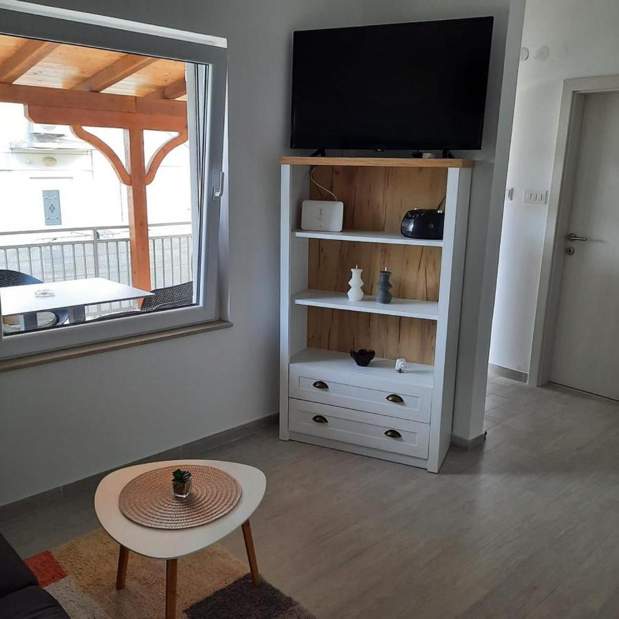 Tara'S Apartman Supetar Ngoại thất bức ảnh