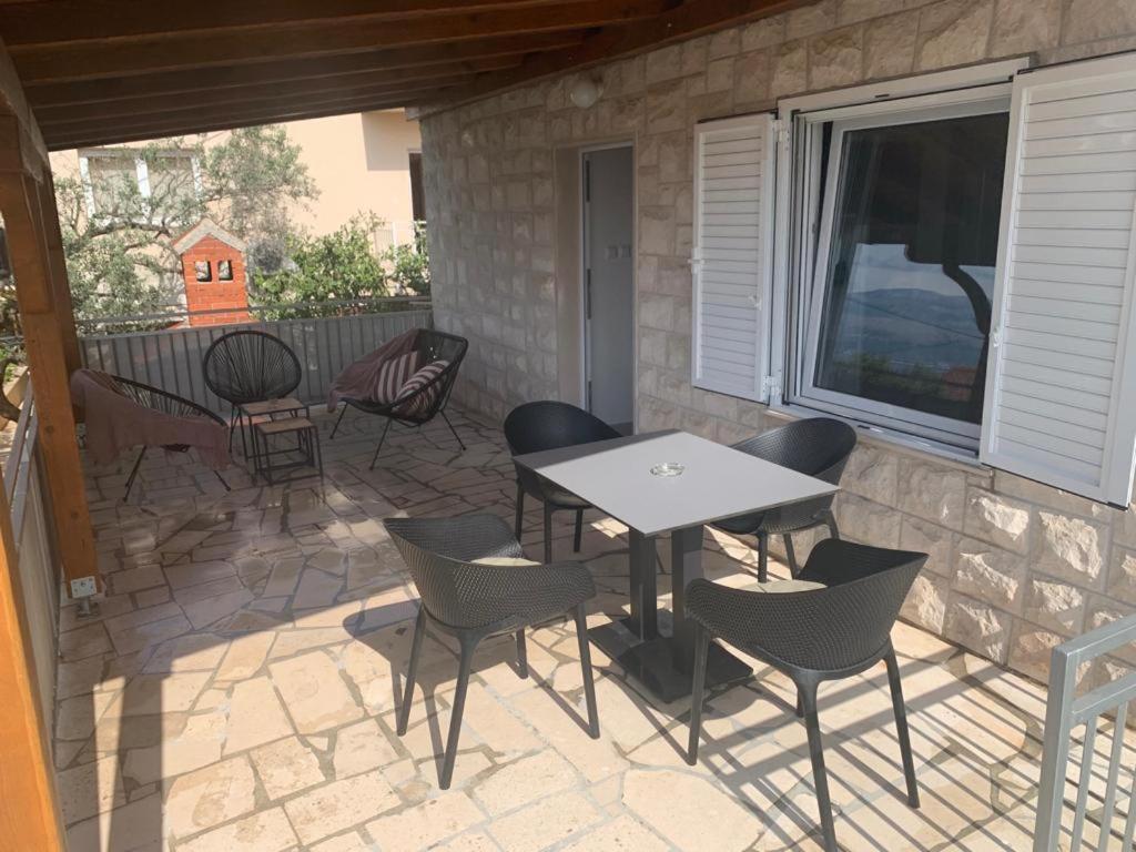 Tara'S Apartman Supetar Ngoại thất bức ảnh